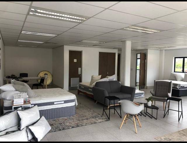 INDUSTRIAL PROPERTY TO RENT IN LOUWLARDIA